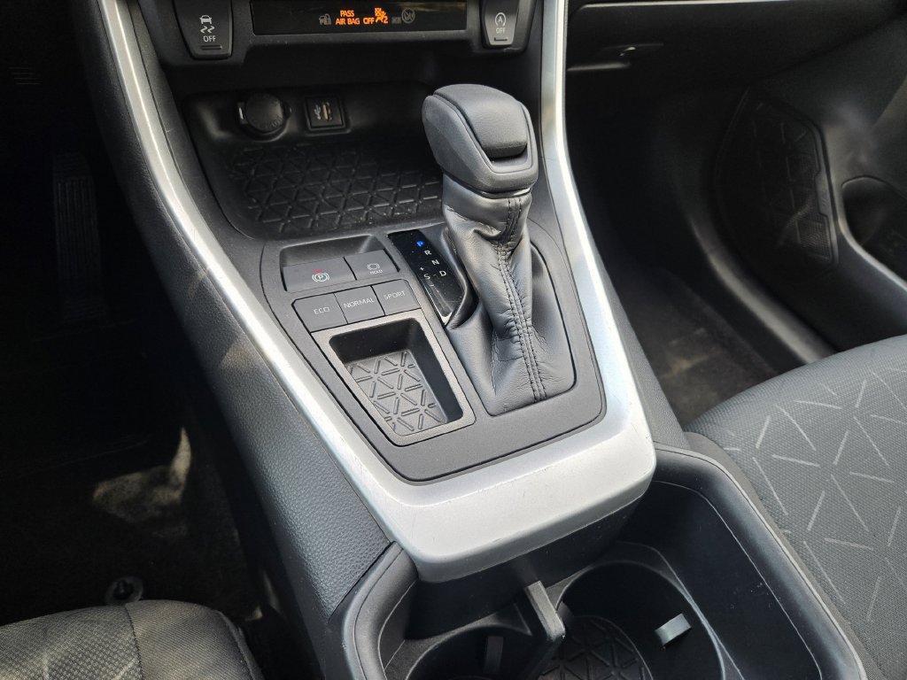 Used 2024 Toyota RAV4 XLE FWD image 17