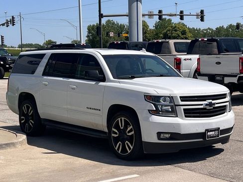 Used 2018 Chevrolet Suburban Premier AWD/4WD image 7