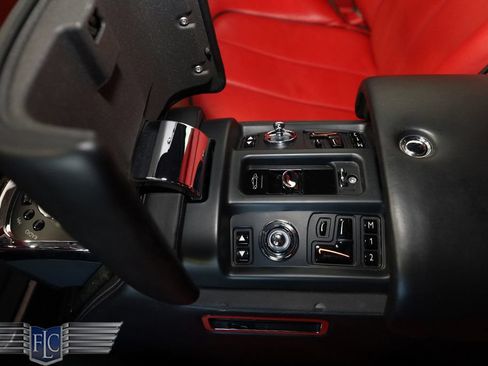 Used 2017 Rolls-Royce Phantom Drophead Coupe RWD image 20