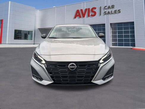 Used 2024 Nissan Altima 2.5 SV image 2