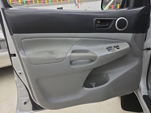 Used 2010 Toyota Tacoma 4x4 Access Cab V6 image 12