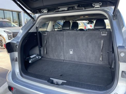 Used 2023 Toyota Highlander XLE image 27