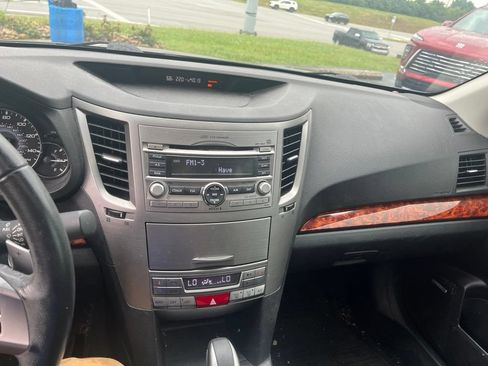 Used 2010 Subaru Legacy 2.5i Limited AWD/4WD image 8