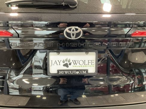 Used 2024 Toyota Grand Highlander Platinum image 25