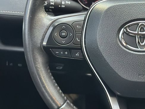 Used 2021 Toyota RAV4 XLE Premium image 30