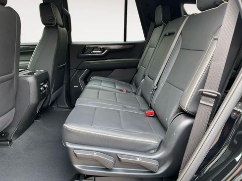 Used 2025 GMC Yukon Elevation AWD/4WD image 13