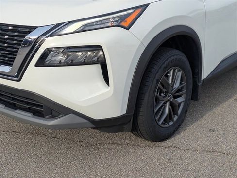 Used 2023 Nissan Rogue S image 9