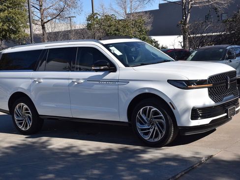 New 2025 Lincoln Navigator L Reserve image 4