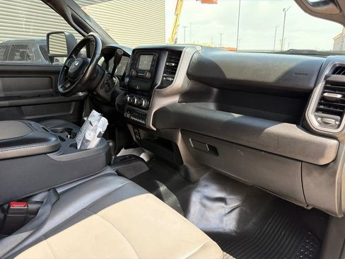 Used 2024 RAM 3500 Tradesman w/ Chrome Appearance Group AWD/4WD image 14