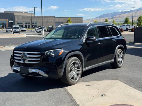 Used 2024 Mercedes-Benz GLS 450 4MATIC image 6
