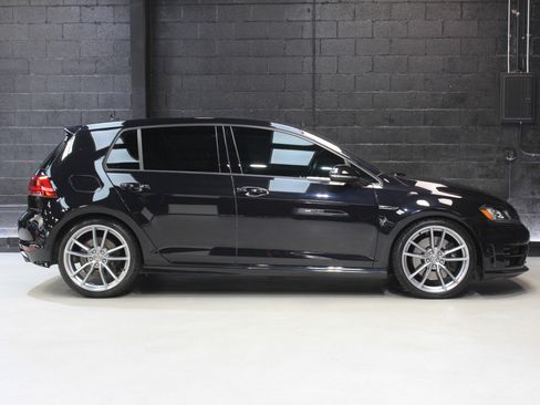 Used 2017 Volkswagen Golf R 4-Door image 11