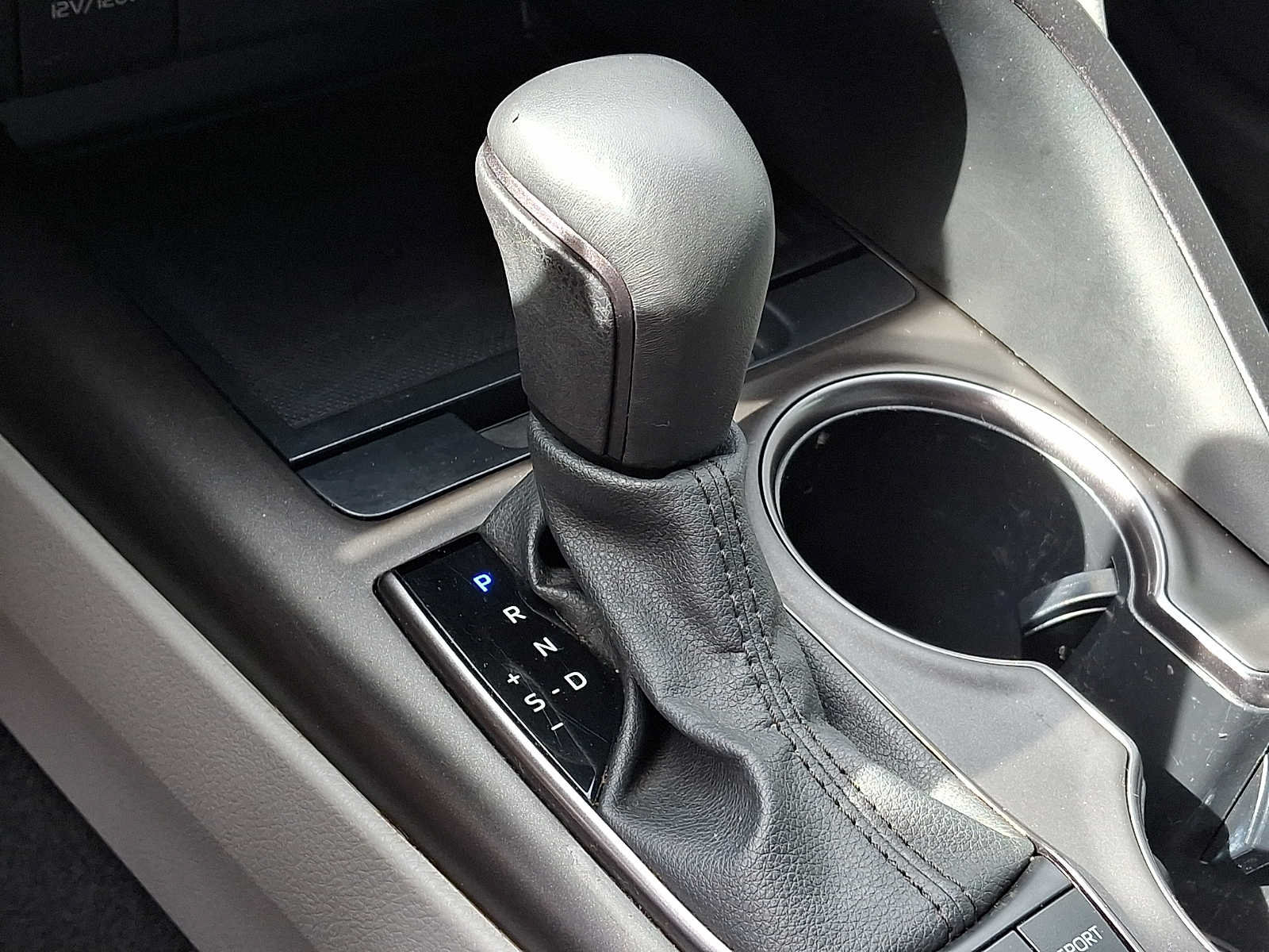 Used 2023 Toyota Camry SE FWD image 12