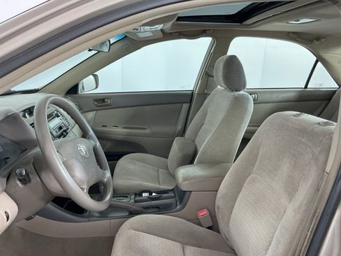 Used 2004 Toyota Camry LE image 10