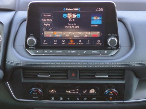 Used 2023 Nissan Rogue SV image 18