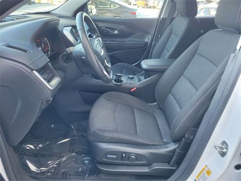 Used 2024 GMC Terrain SLE w/ Driver Convenience Package image 3