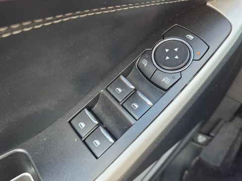 Used 2022 Ford Explorer XLT w/ Equipment Group 202A AWD/4WD image 28