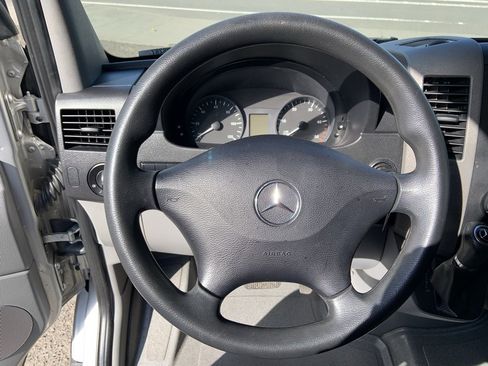 Used 2016 Mercedes-Benz Sprinter 2500 image 8
