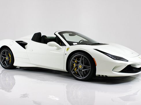 Used 2022 Ferrari F8 Tributo RWD image 18