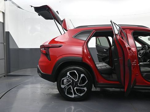 Used 2026 Chevrolet Trax RS w/ Sunroof Package FWD image 10