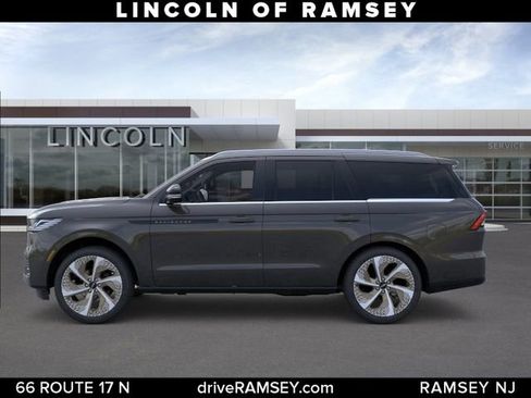 New 2026 Lincoln Navigator Black Label AWD/4WD image 3