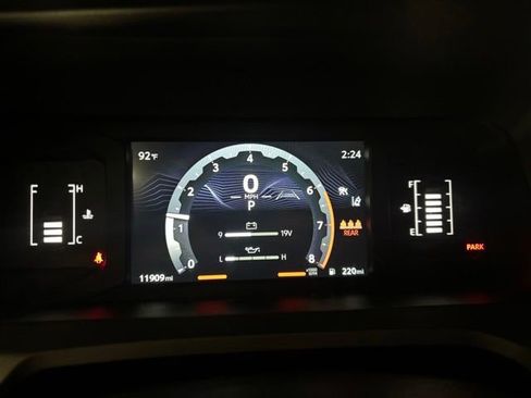 Certified 2025 Toyota Tacoma SR5 AWD/4WD image 13