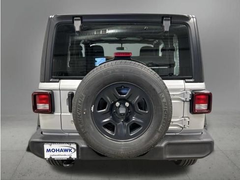 Used 2023 Jeep Wrangler Sport AWD/4WD image 4