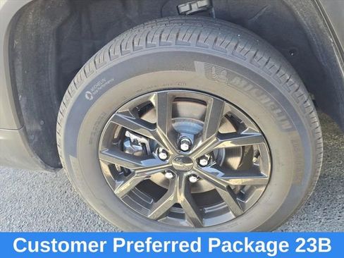 Used 2024 Jeep Grand Cherokee L Laredo image 15