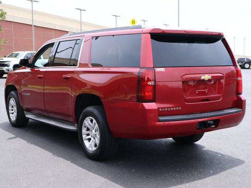 Used 2015 Chevrolet Suburban LT RWD image 6