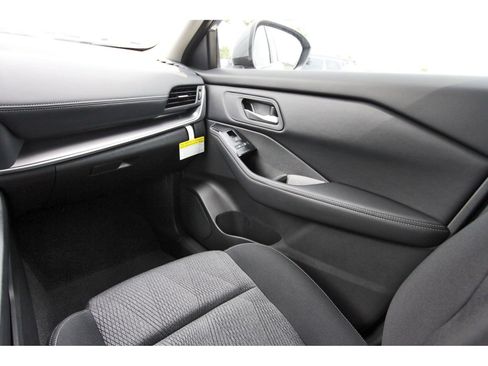 Certified 2026 Nissan Rogue SV FWD image 13