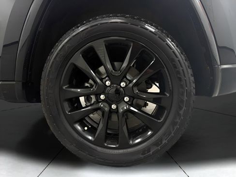 Used 2018 Jeep Grand Cherokee Altitude image 23