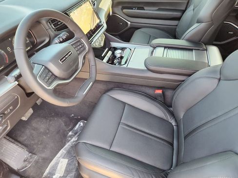 New 2026 Jeep Grand Wagoneer 4WD image 8