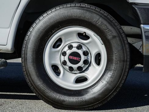 Used 2024 GMC Savana 2500 w/ Driver Convenience Package image 18