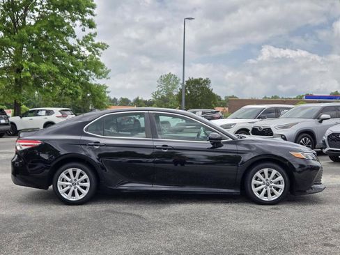 Used 2019 Toyota Camry LE FWD image 6