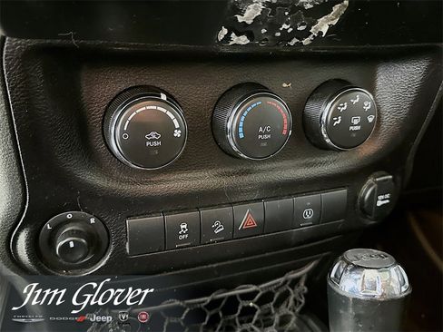 Used 2017 Jeep Wrangler Unlimited Sahara w/ Connectivity Group image 32