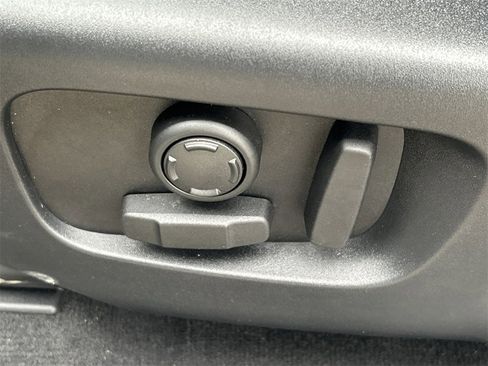 Used 2024 Land Rover Discovery Sport S image 31