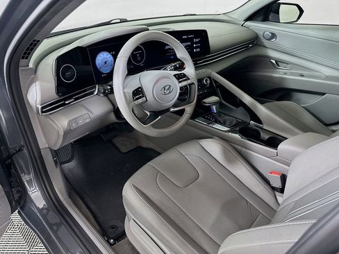 Used 2023 Hyundai Elantra SEL w/ Convenience Package FWD image 9