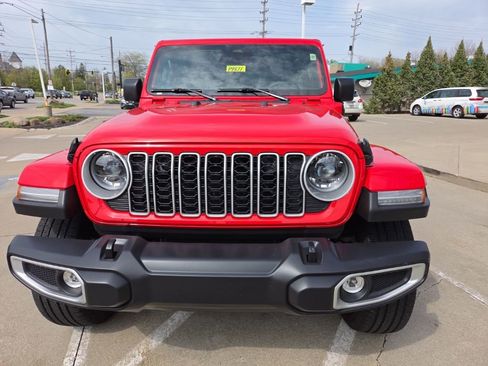 Used 2025 Jeep Wrangler Unlimited Sahara image 4