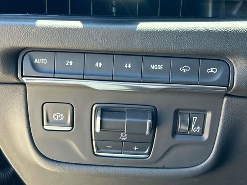 Used 2025 Cadillac Escalade ESV Sport w/ Touring Package AWD/4WD image 37