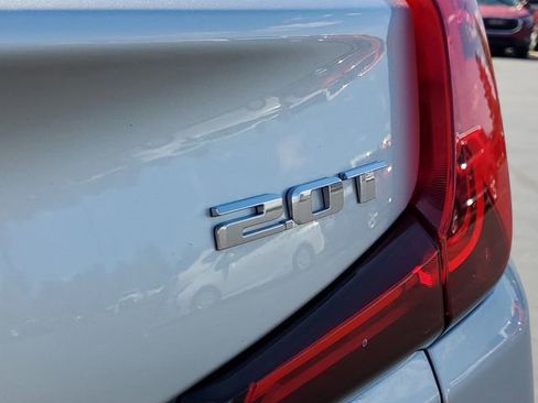 Used 2019 Cadillac XT4 Luxury w/ Cold Weather Package AWD/4WD image 6