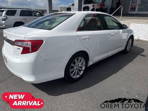 Used 2014 Toyota Camry XLE w/ Convenience Package image 16