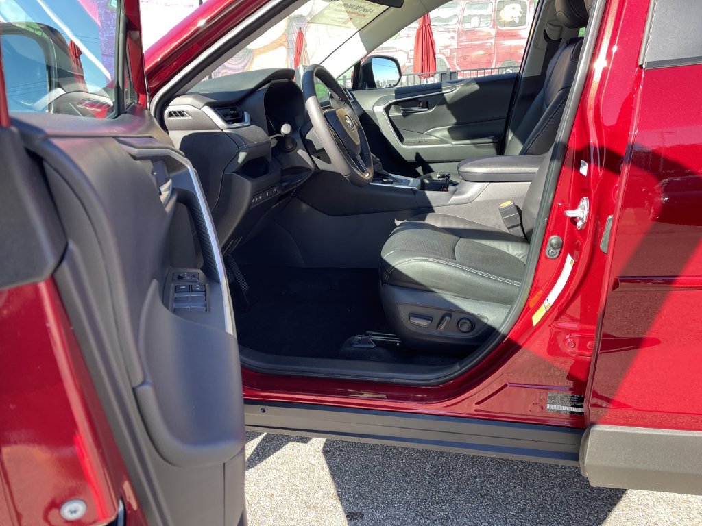 Certified 2025 Toyota RAV4 XLE w/ Convenience Package AWD/4WD image 14