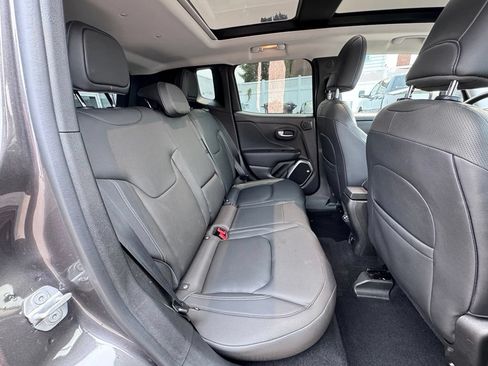 Certified 2018 Jeep Renegade Limited w/ UConnect 8.4 Nav Group AWD/4WD image 20