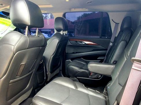 Used 2016 Cadillac Escalade Luxury image 18