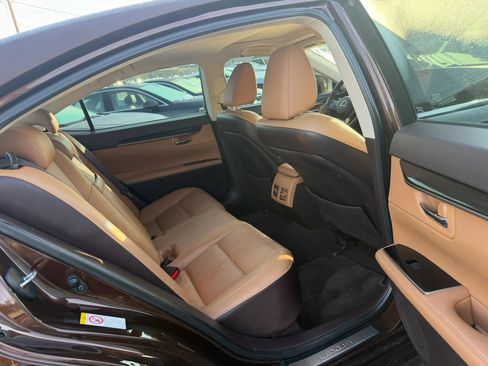 Used 2016 Lexus ES 350 w/ Premium Package w/Wood Trim FWD image 13