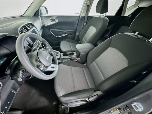 Used 2025 Kia Soul LX w/ LX Technology Package FWD image 13