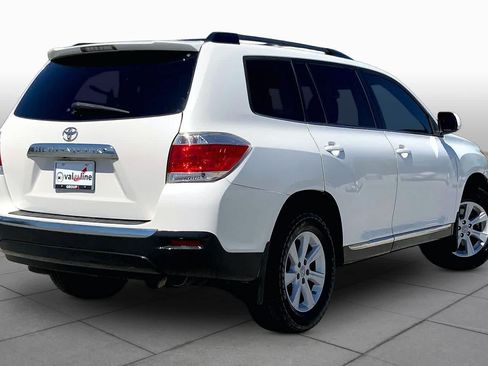 Used 2012 Toyota Highlander FWD w/ Tech Pkg image 12