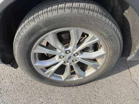 Used 2023 Ford Explorer Limited image 10