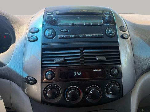 Used 2006 Toyota Sienna FWD image 18