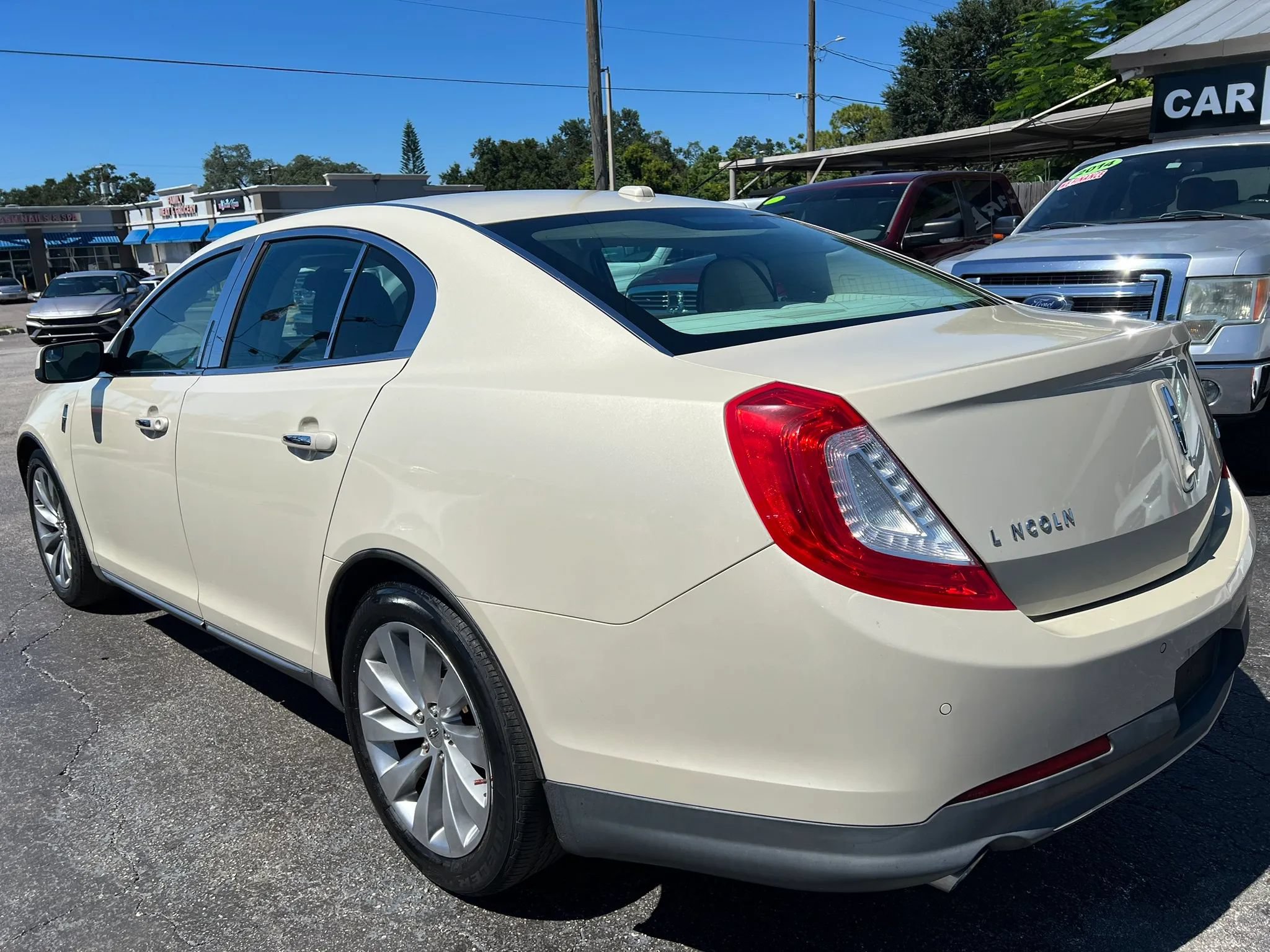 Used 2014 Lincoln MKS FWD image 7