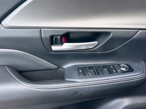 Certified 2025 Toyota Grand Highlander AWD image 13